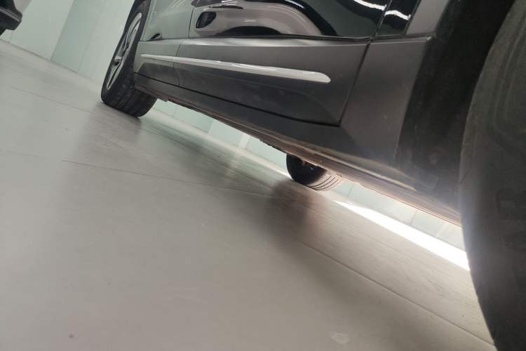 Used Nio EC6 2023 75 kWh Right Side Sill
