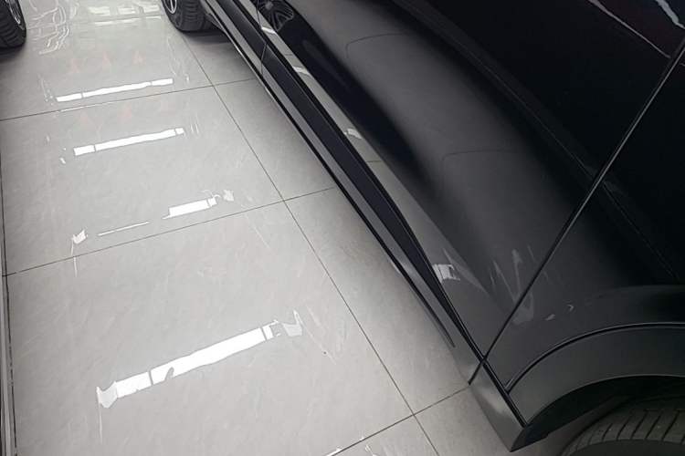 Used Nio EC6 2023 75 kWh Right Side Sill
