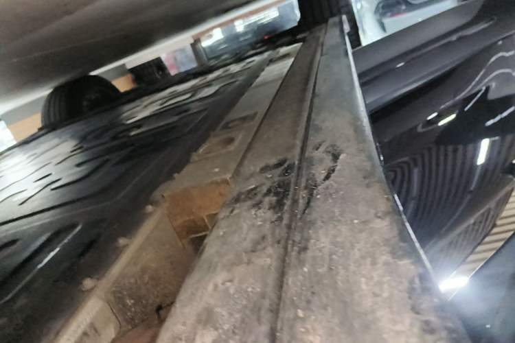 Used Nio EC6 2023 75 kWh Right Side Sill