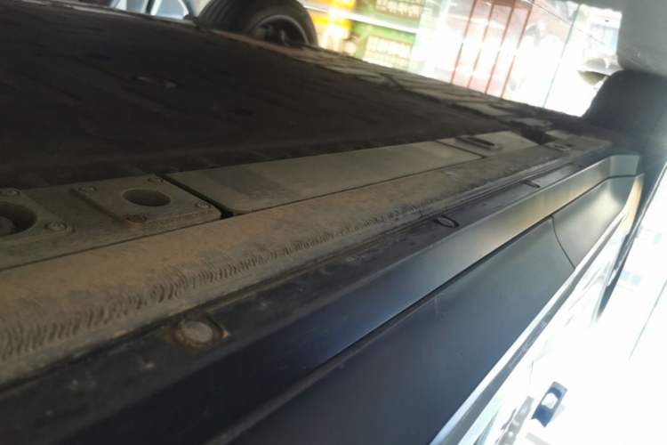 Used Nio EC6 2023 75 kWh Right Side Sill