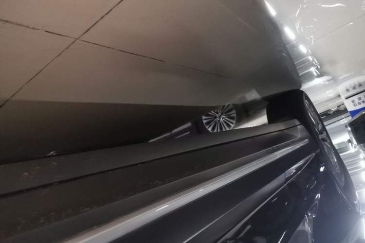 Used Nio EC6 2023 75 kWh Right Side Sill