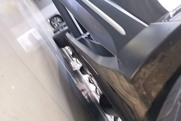 Used Nio EC6 2023 75 kWh Right Side Sill