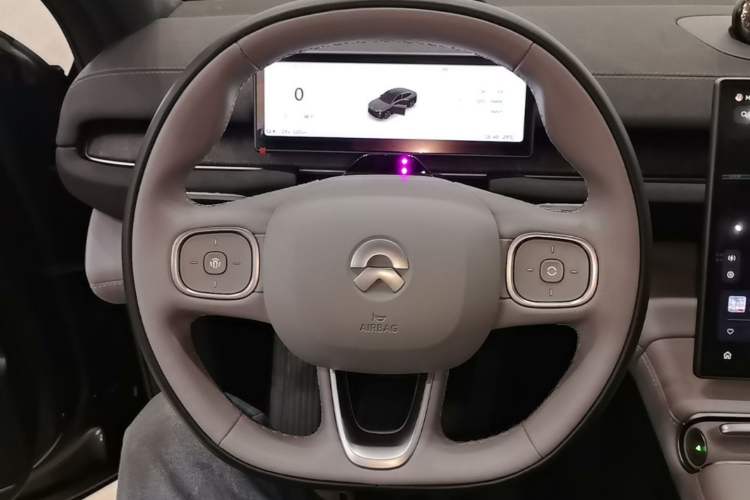 Used Nio EC6 2023 75 kWh Steering Wheel