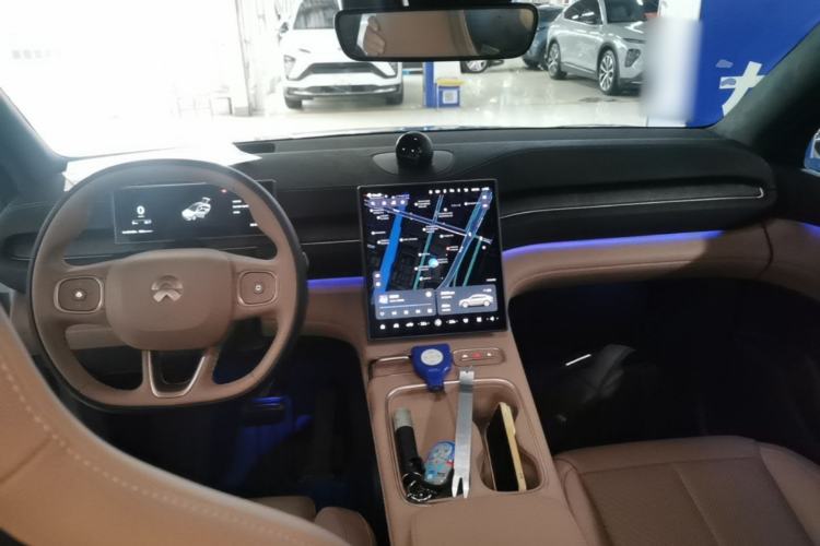 Used Nio EC6 2023 75 kWh Center Console