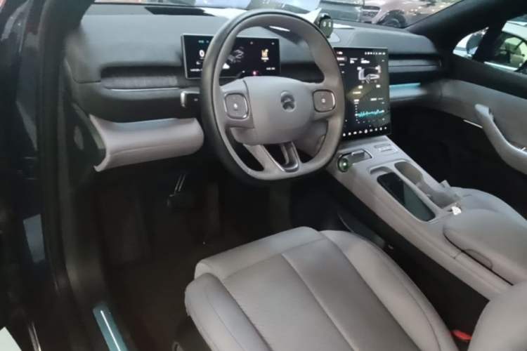 Used Nio EC6 2023 75 kWh Center Console