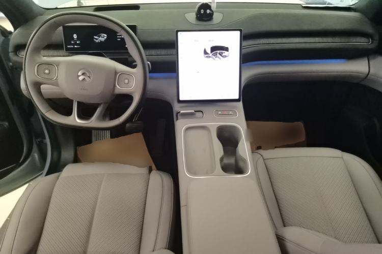 Used Nio EC6 2023 75 kWh Center Console