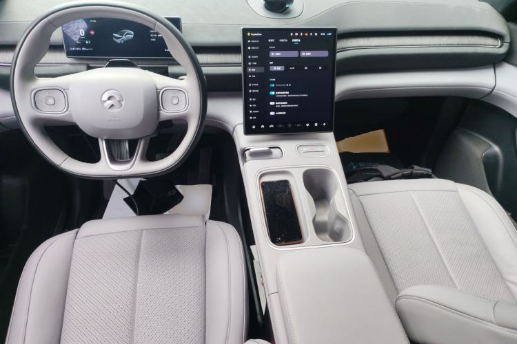 Used Nio EC6 2023 75 kWh Center Console