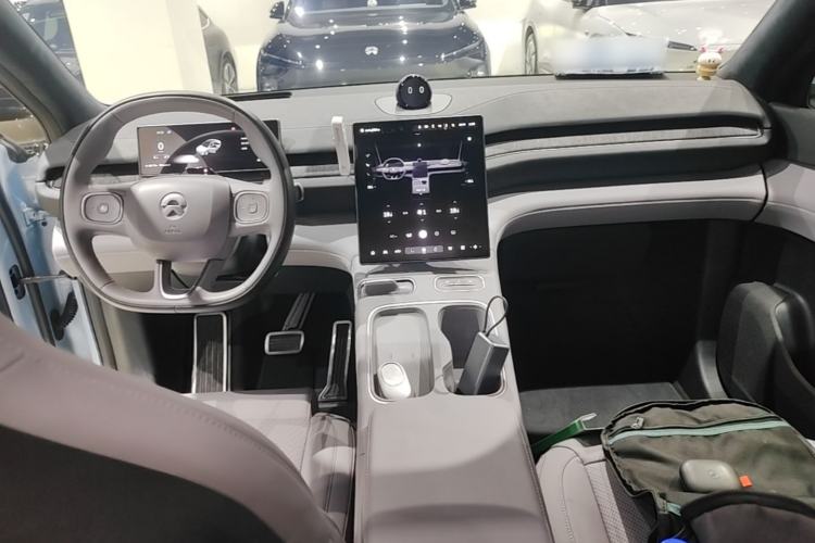 Used Nio EC6 2023 75 kWh Center Console