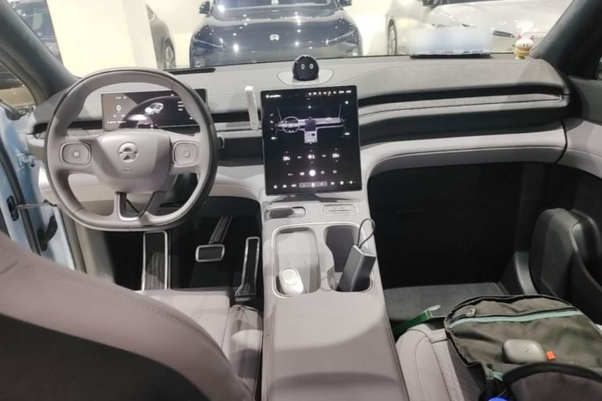 Used Nio EC6 2023 75 kWh Center Console