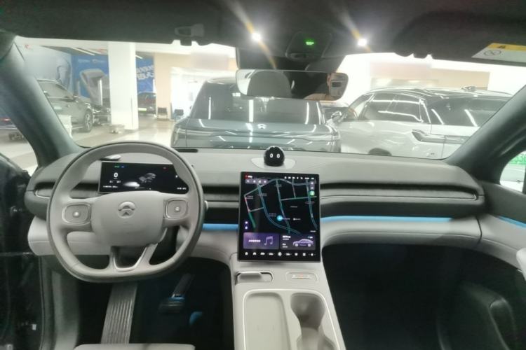 Used Nio EC6 2023 75 kWh Center Console