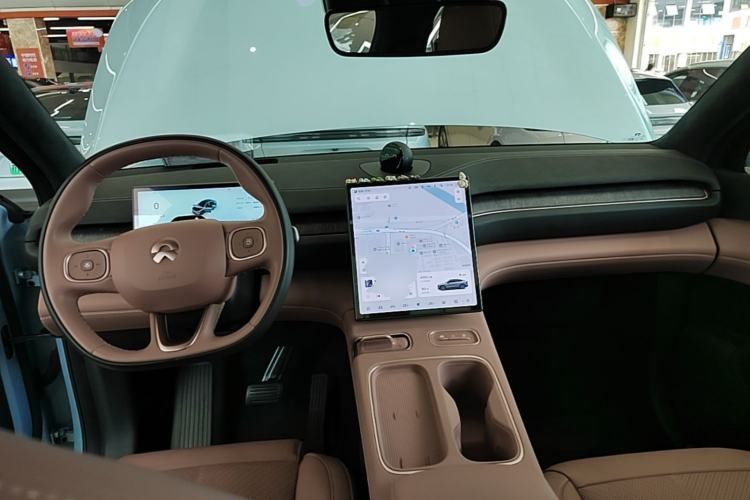 Used Nio EC6 2023 75 kWh Center Console