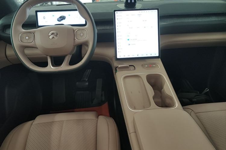 Used Nio EC6 2023 75 kWh Center Console