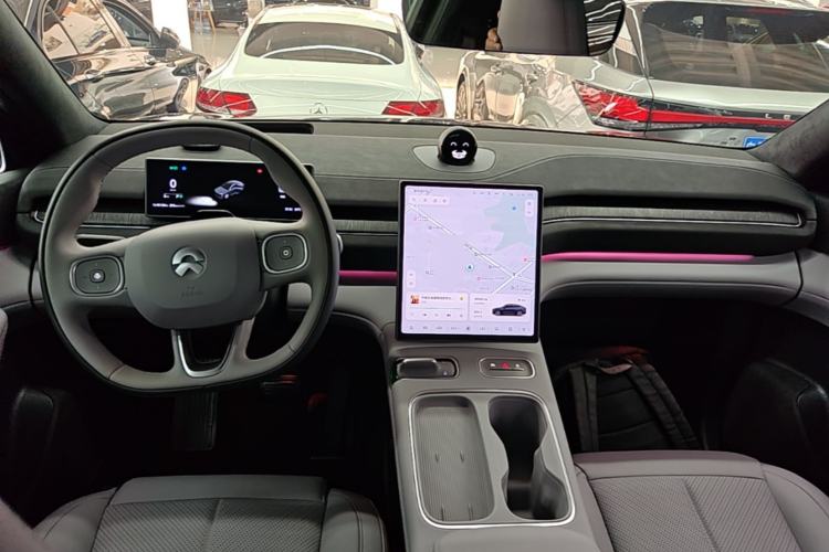 Used Nio EC6 2023 75 kWh Center Console