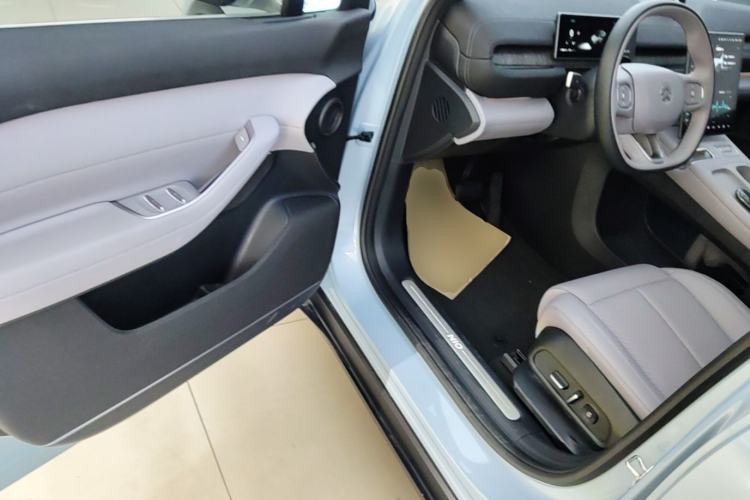 Used Nio EC6 2023 75 kWh Driver Seat