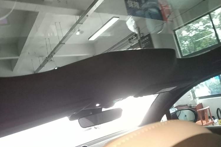 Used Nio EC6 2023 75 kWh Headliner