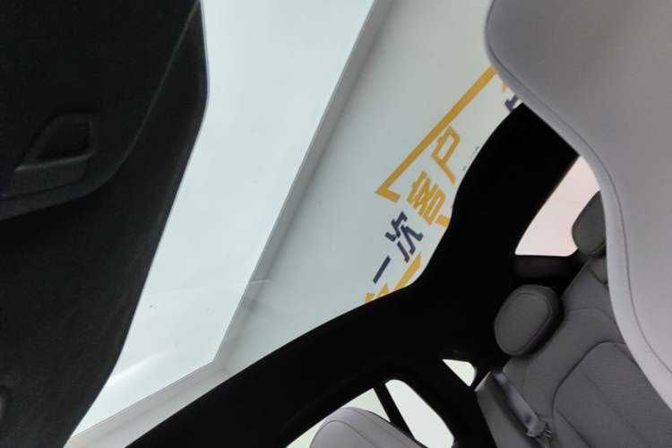 Used Nio EC6 2023 75 kWh Headliner