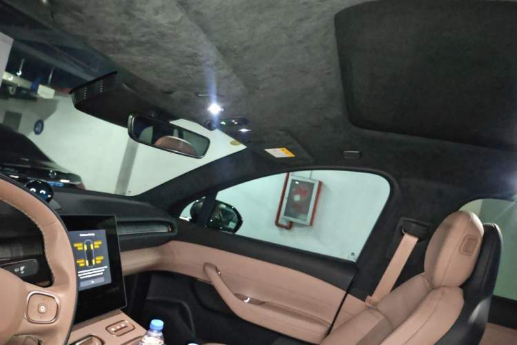 Used Nio EC6 2023 75 kWh Headliner