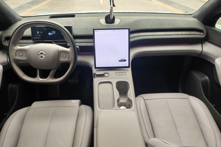 Used Nio EC6 2023 75 kWh Interior 2