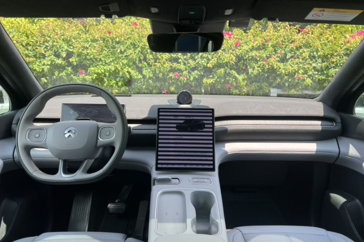 Used Nio EC6 2023 75 kWh Interior 2