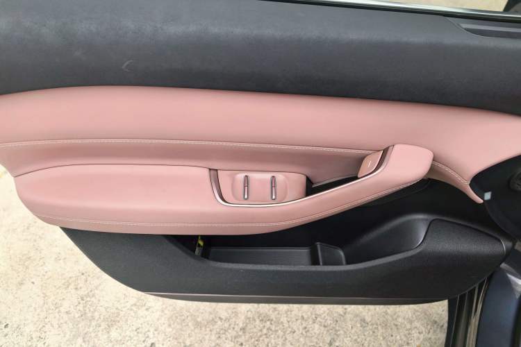 Used Nio EC6 2023 75 kWh Interior 3
