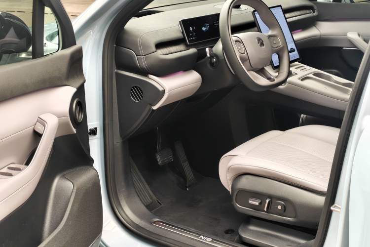 Used Nio EC6 2023 75 kWh Interior 3