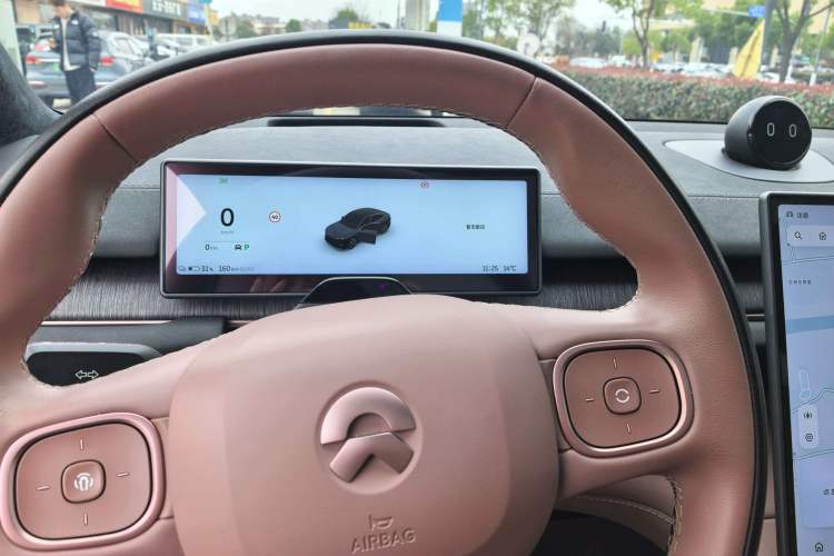 Used Nio EC6 2023 75 kWh Interior 4