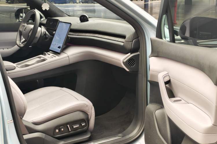 Used Nio EC6 2023 75 kWh Interior 5