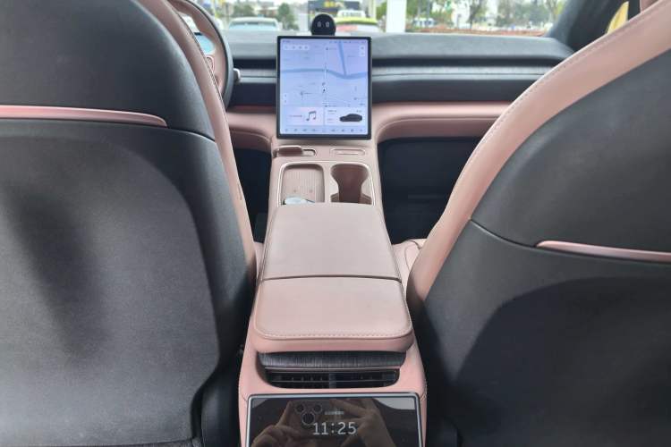 Used Nio EC6 2023 75 kWh Interior 6
