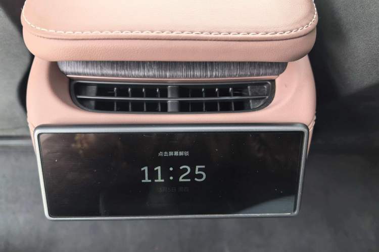 Used Nio EC6 2023 75 kWh Interior 7