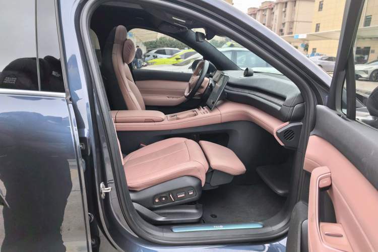 Used Nio EC6 2023 75 kWh Interior 8