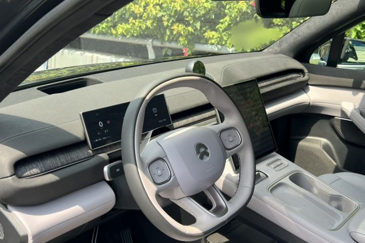 Used Nio EC6 2023 75 kWh Interior 9
