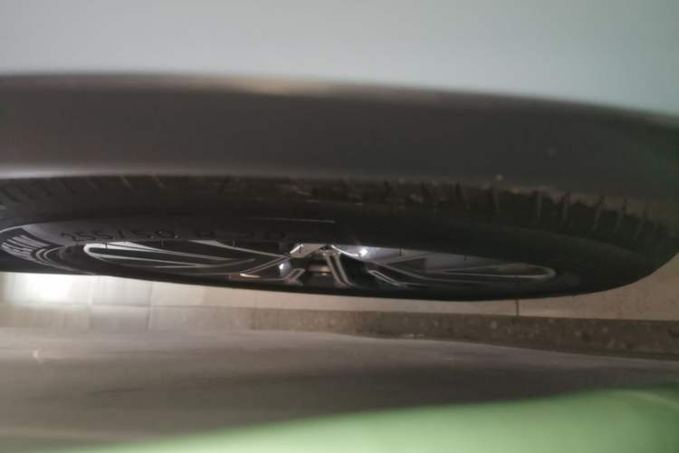 Used Nio EC6 2023 75 kWh Left Front Wheel Hub