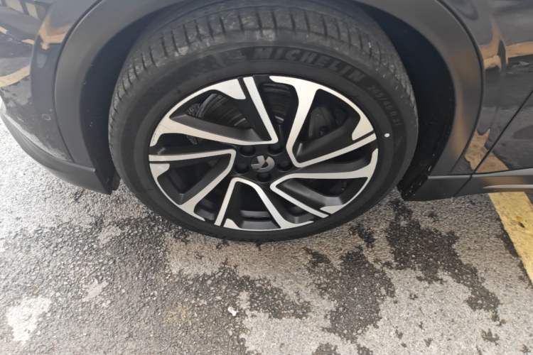 Used Nio EC6 2023 75 kWh Left Front Wheel Hub