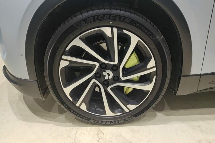 Used Nio EC6 2023 75 kWh Left Front Wheel Hub