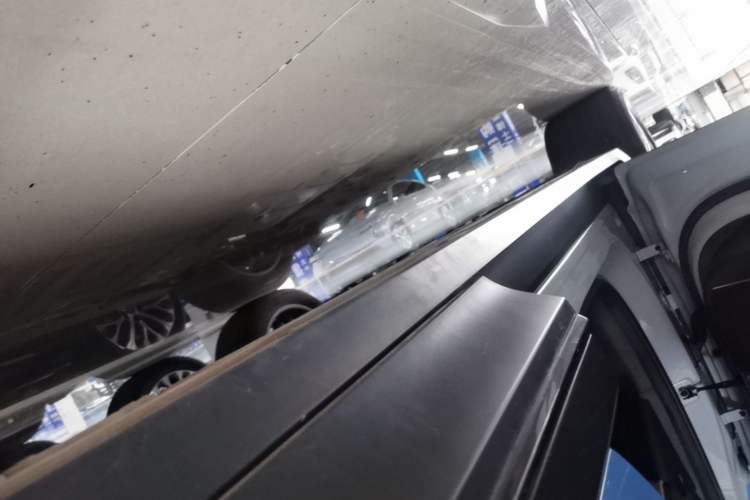 Used Nio EC6 2023 75 kWh Left Side Sill