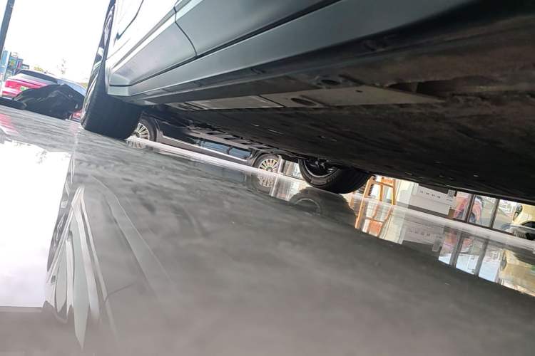Used Nio EC6 2023 75 kWh Left Side Sill
