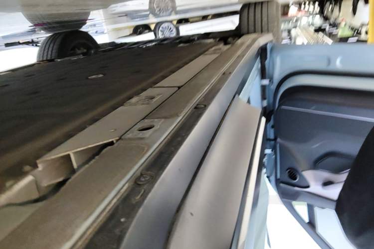 Used Nio EC6 2023 75 kWh Left Side Sill