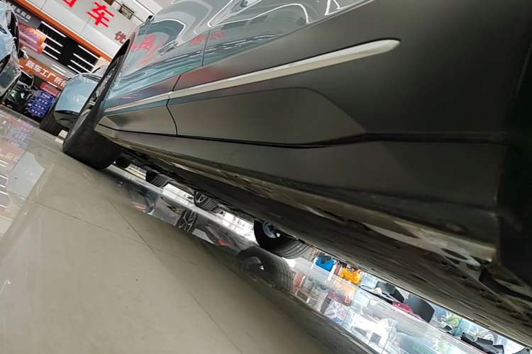 Used Nio EC6 2023 75 kWh Left Side Sill