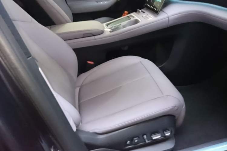 Used Nio EC6 2023 75 kWh Right Front Seat