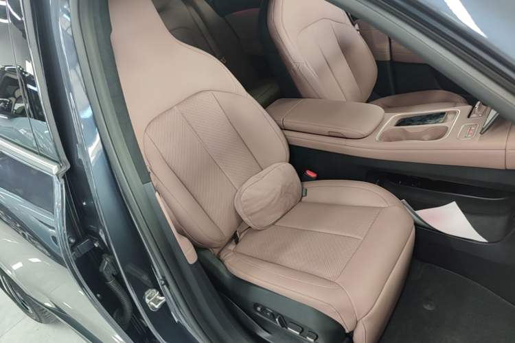 Used Nio EC6 2023 75 kWh Right Front Seat