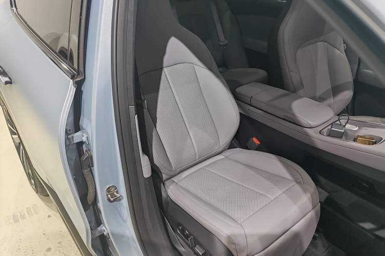 Used Nio EC6 2023 75 kWh Right Front Seat