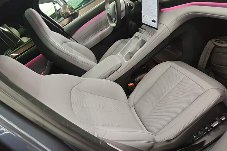 Used Nio EC6 2023 75 kWh Right Front Seat