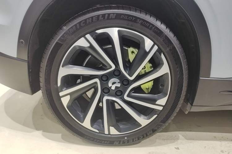 Used Nio EC6 2023 75 kWh Right Rear Wheel Hub