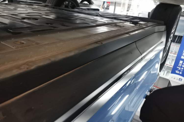 Used Nio EC6 2023 75 kWh Right Side Sill