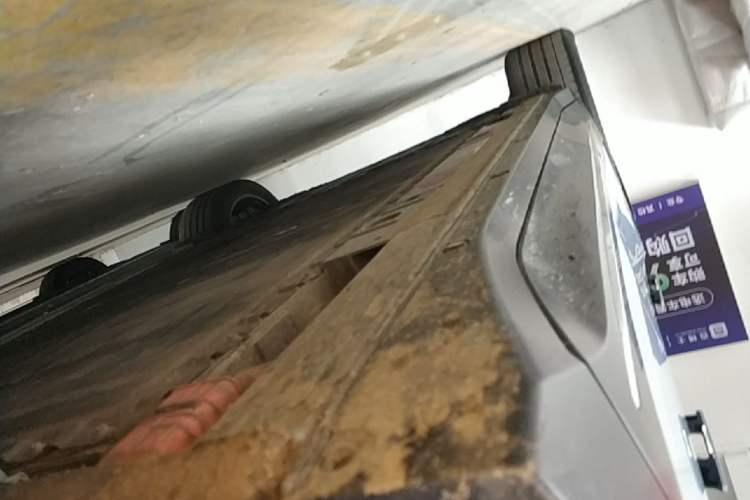 Used Nio EC6 2023 75 kWh Right Side Sill