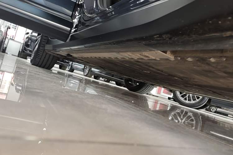 Used Nio EC6 2023 75 kWh Right Side Sill