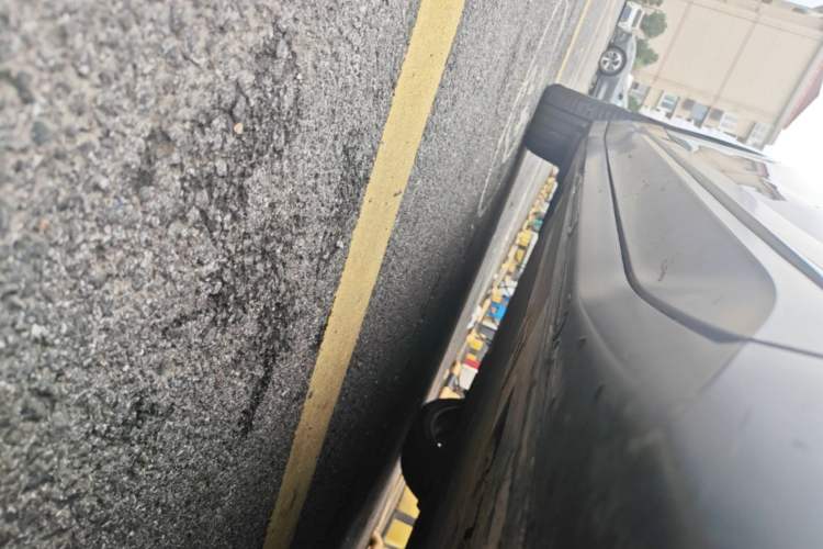 Used Nio EC6 2023 75 kWh Right Side Sill