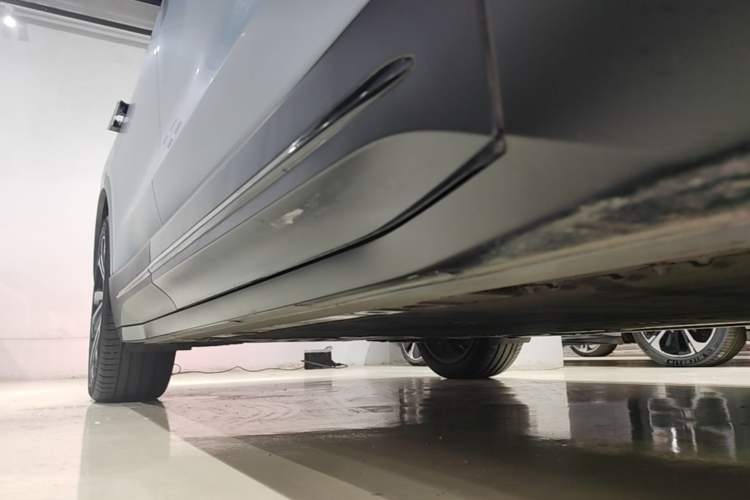 Used Nio EC6 2023 75 kWh Right Side Sill