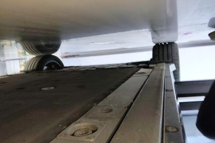 Used Nio EC6 2023 75 kWh Right Side Sill
