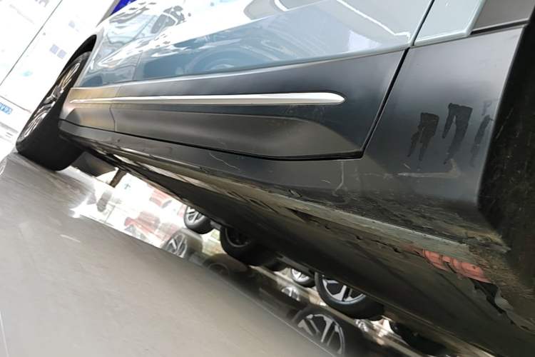 Used Nio EC6 2023 75 kWh Right Side Sill